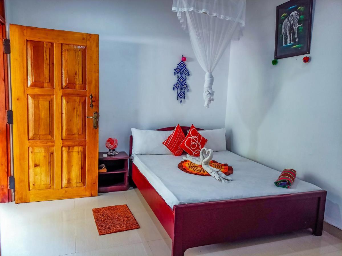 Sigiri Tarushan Home Stay Сигирия Экстерьер фото