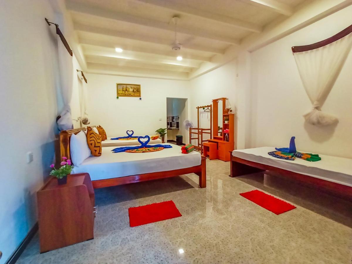 Sigiri Tarushan Home Stay Сигирия Экстерьер фото