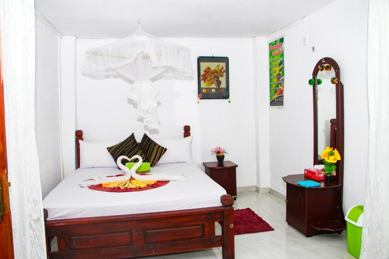 Sigiri Tarushan Home Stay Сигирия Экстерьер фото