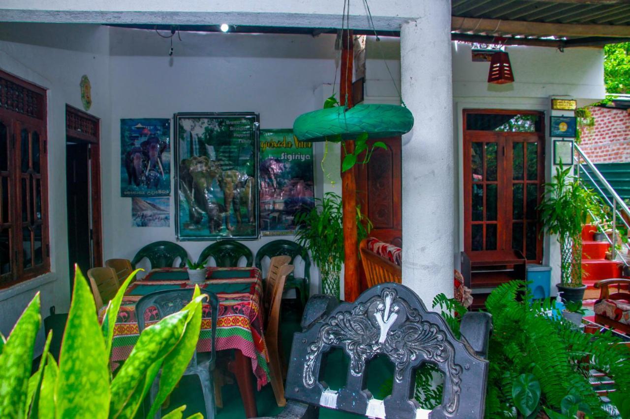Sigiri Tarushan Home Stay Сигирия Экстерьер фото