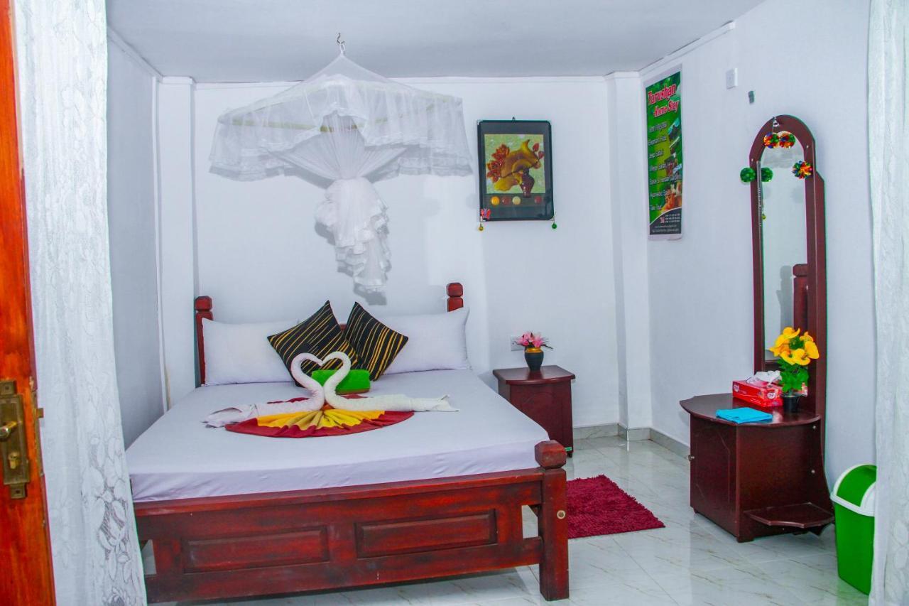 Sigiri Tarushan Home Stay Сигирия Экстерьер фото