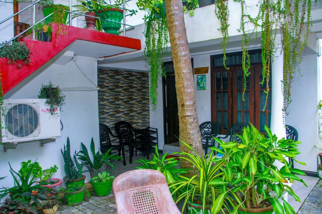 Sigiri Tarushan Home Stay Сигирия Экстерьер фото